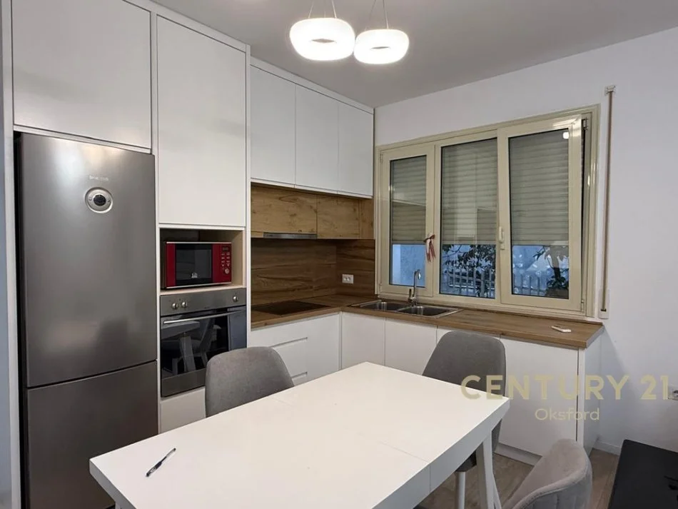 Tirane, affitto appartamento 1+1 al secondo piano, 78 m² 580 €