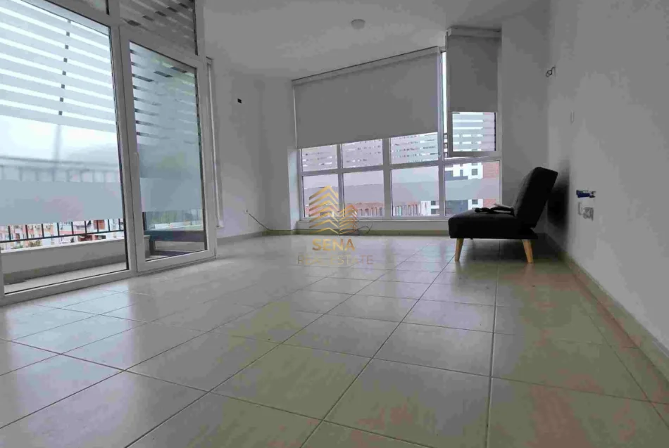 Tirane, affitto locale commerciale Kati 3, 60 m² 440 € (Bulevardi i Ri)