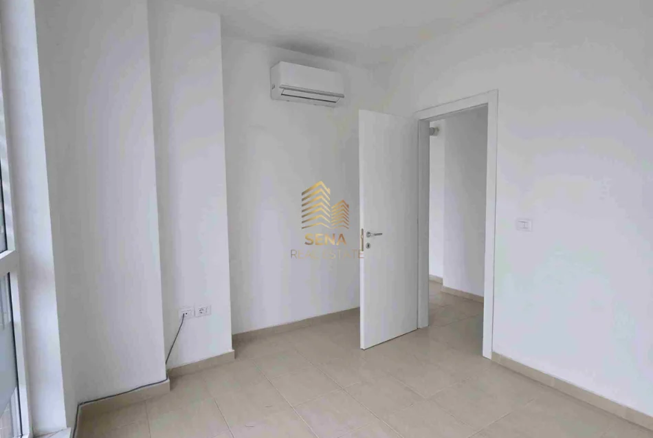 Tirane, affitto locale commerciale Kati 3, 60 m² 440 € (Bulevardi i Ri)