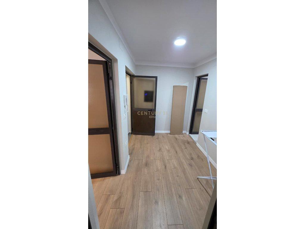 Jepet me qira apartament 1+1 tek Shkolla e Kuqe