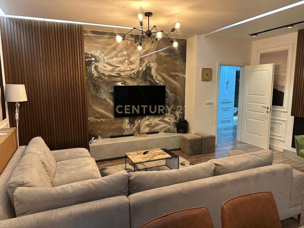 0698244160 ME QIRA APARTAMENT 2+1+2 NE QENDER TE DURRESIT PR