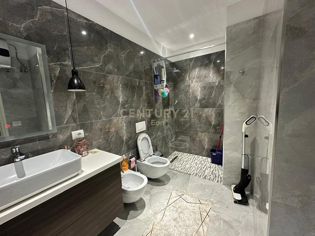 0698244160 ME QIRA APARTAMENT 2+1+2 NE QENDER TE DURRESIT PR