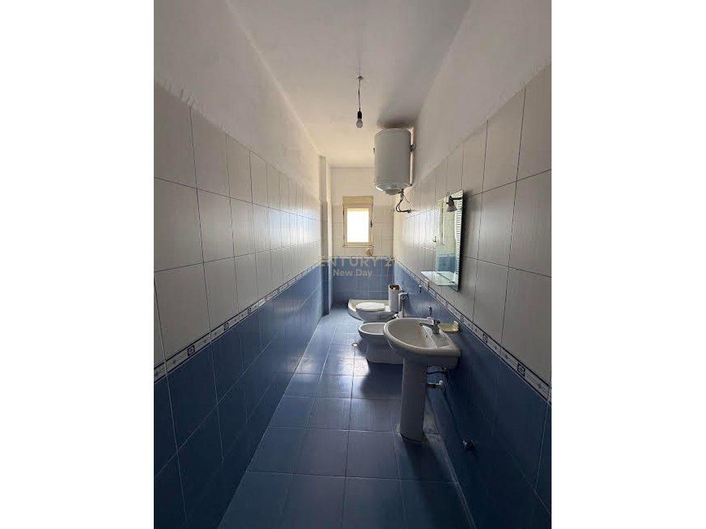 +355698329326 2+1 IN VENDITA VICINO AL PARCO SPORTIVO