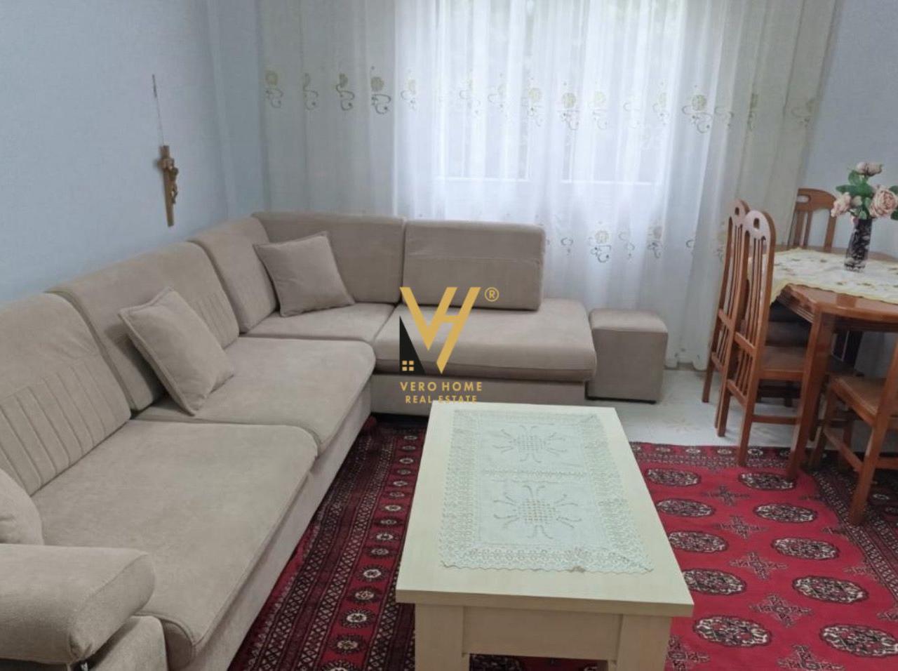 JEPET SHTEPI 2+1 ME QIRA NE KOMBINAT 50.000 LEKE