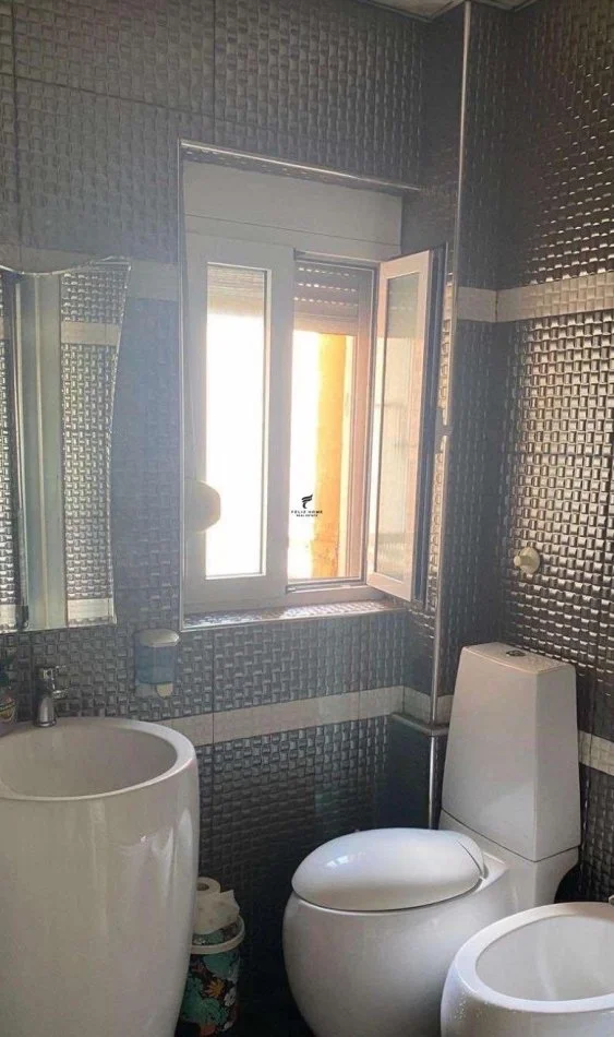 Tirane, vendesi appartamento 2+1 Piano 4, 82 m² 168.000 € (VIA DI DURRESIT)