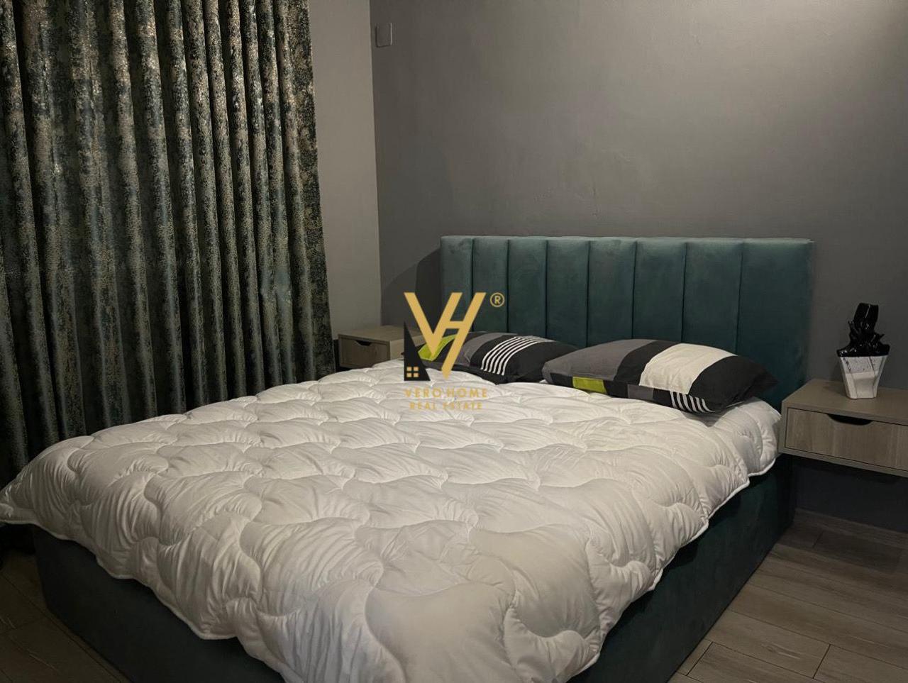 Affitto ufficio di 31 m² con affaccio su via Muhamet Gjollesha a 430 euro