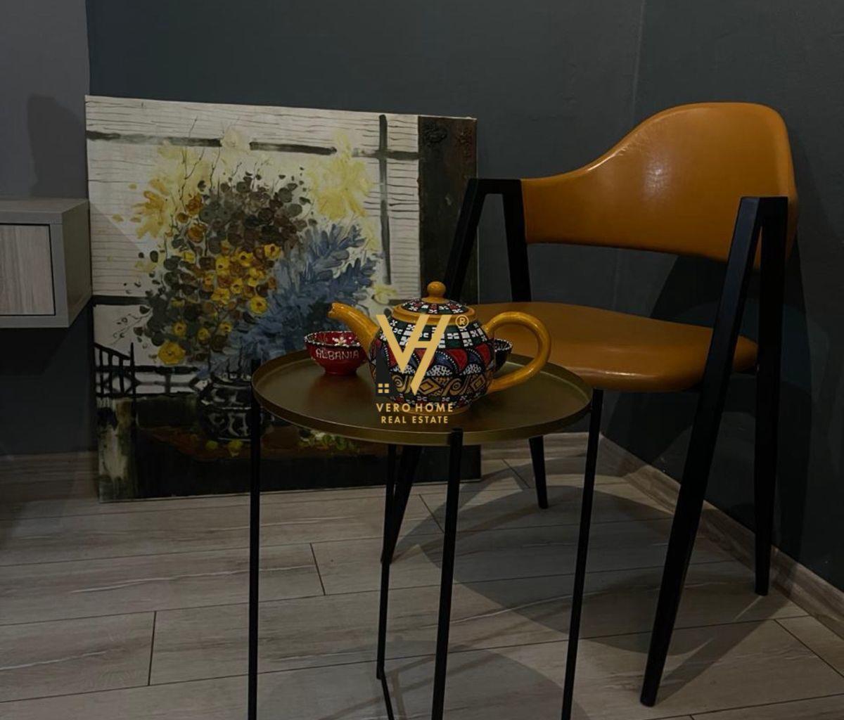 Affitto ufficio di 31 m² con affaccio su via Muhamet Gjollesha a 430 euro