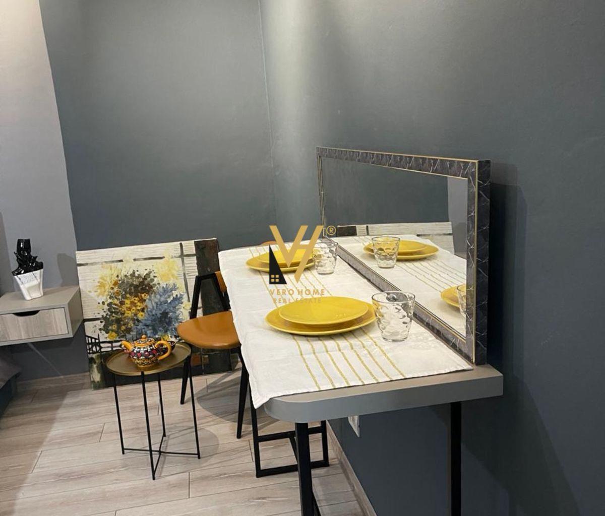 Affitto ufficio di 31 m² con affaccio su via Muhamet Gjollesha a 430 euro