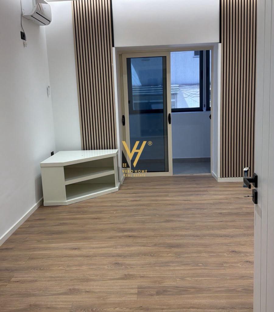 Affitto ufficio di 60 m2 nel quartiere Comunë e Parisit a 55.000 LEK