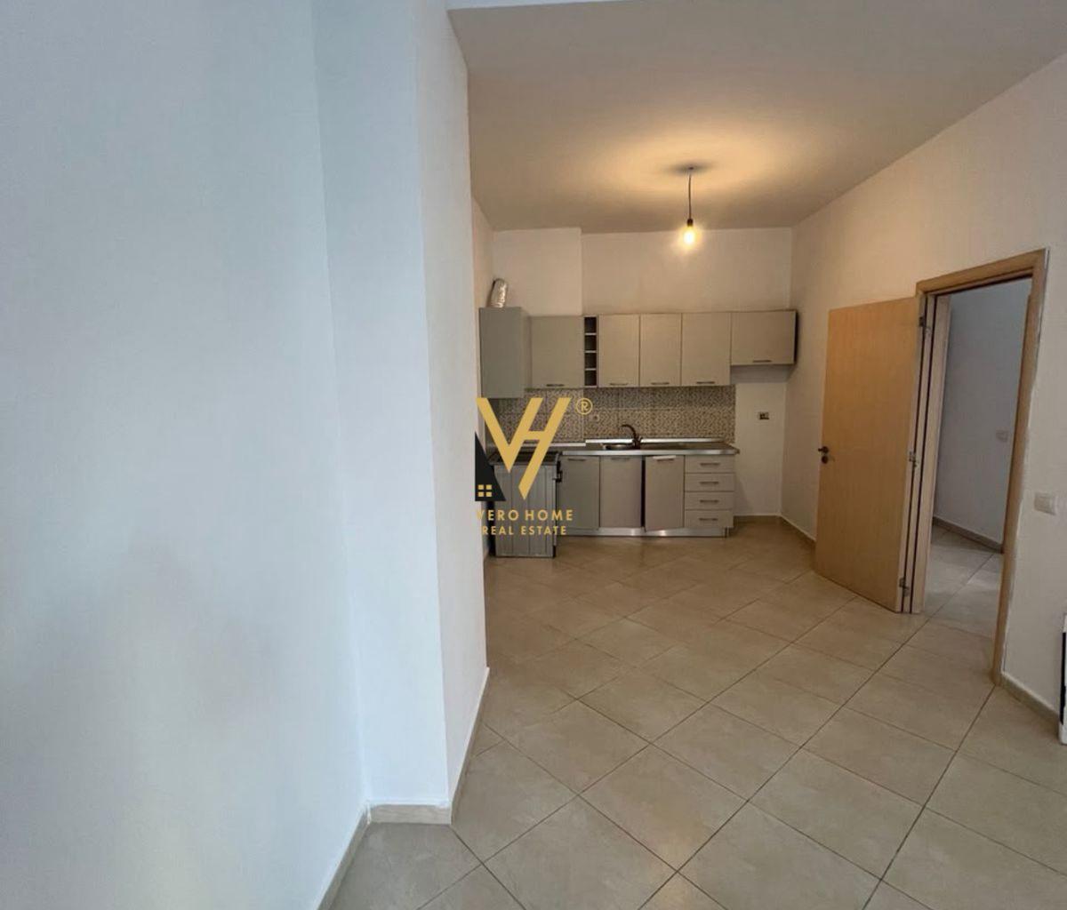 Affitto ufficio di 70 m² vicino a Unaza a Tirana