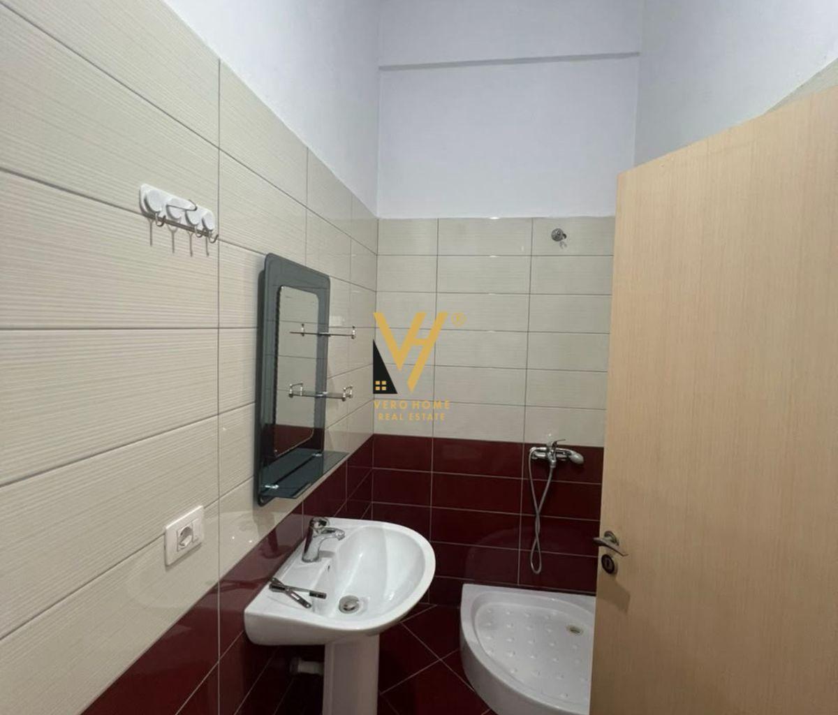 Affitto ufficio di 70 m² vicino a Unaza a Tirana