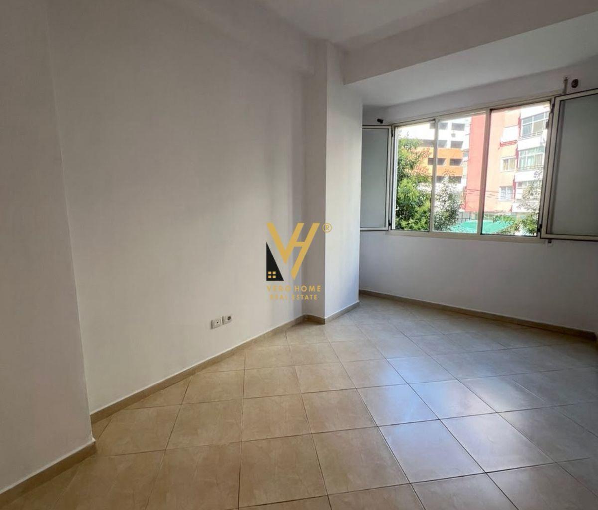 Affitto ufficio di 70 m² vicino a Unaza a Tirana