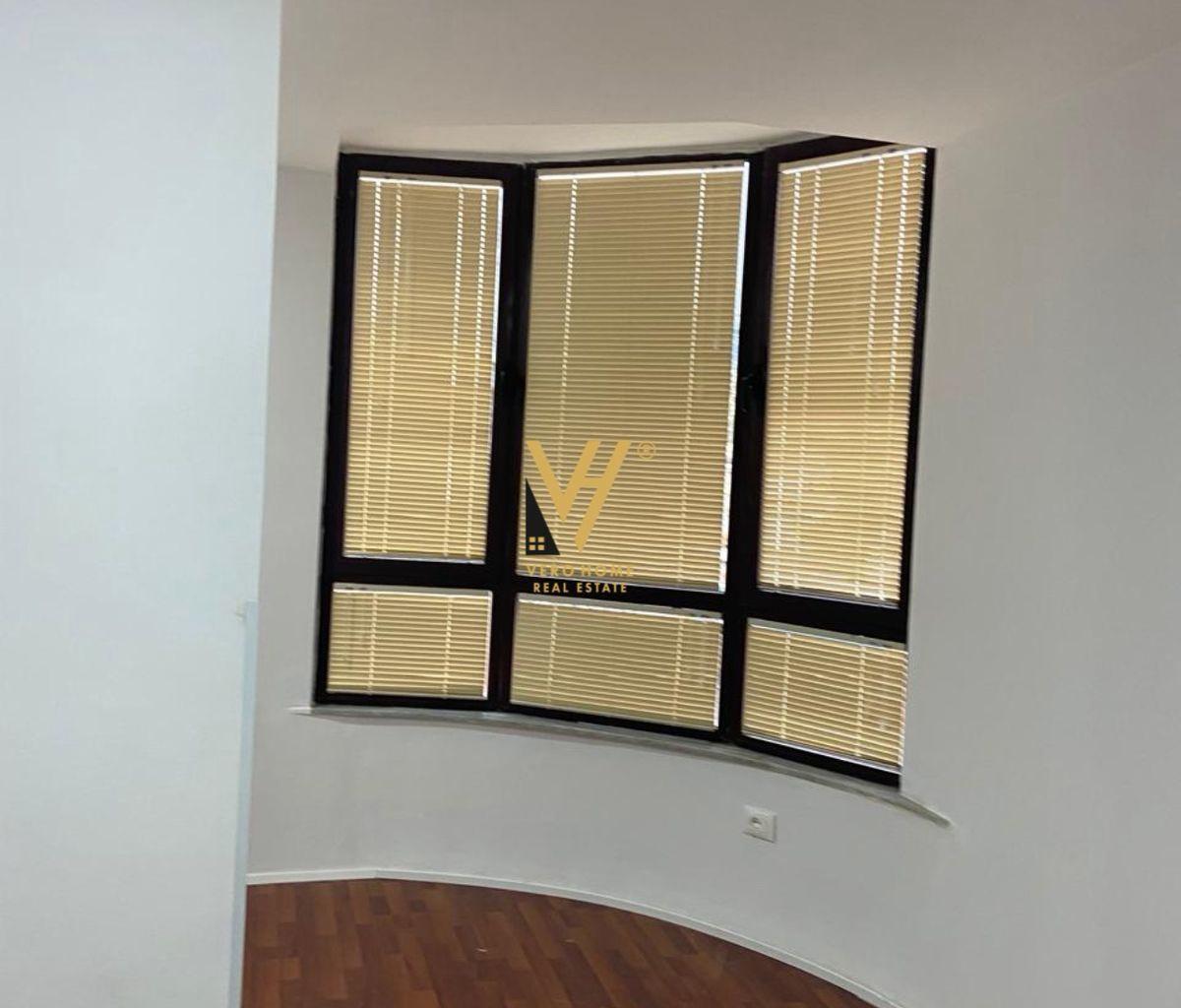 Affitto ufficio di 120 m² vicino a Bloku a 1.500 euro