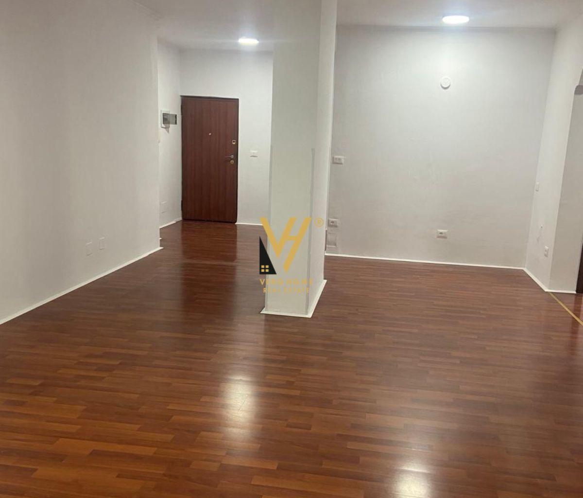 JEPET ZYRE 120 M2 ME QERA TEK BLLOKU 1.500 EURO