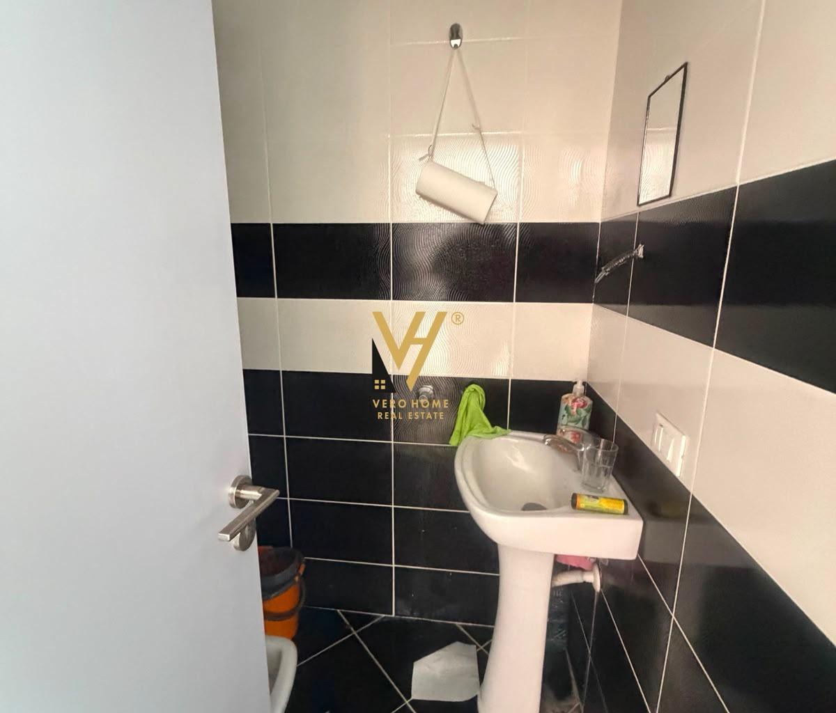 Affitto ufficio di 23 m2 vicino alla zona Comunale di Parisit