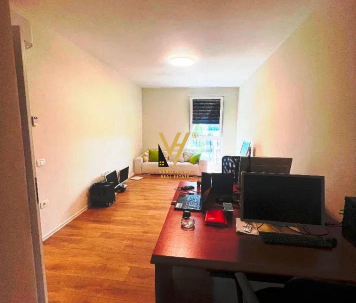 JEPET AMBIENT BIZNESI 100 M2 ME QERA TEK OLIMPIKU 1.100 EURO