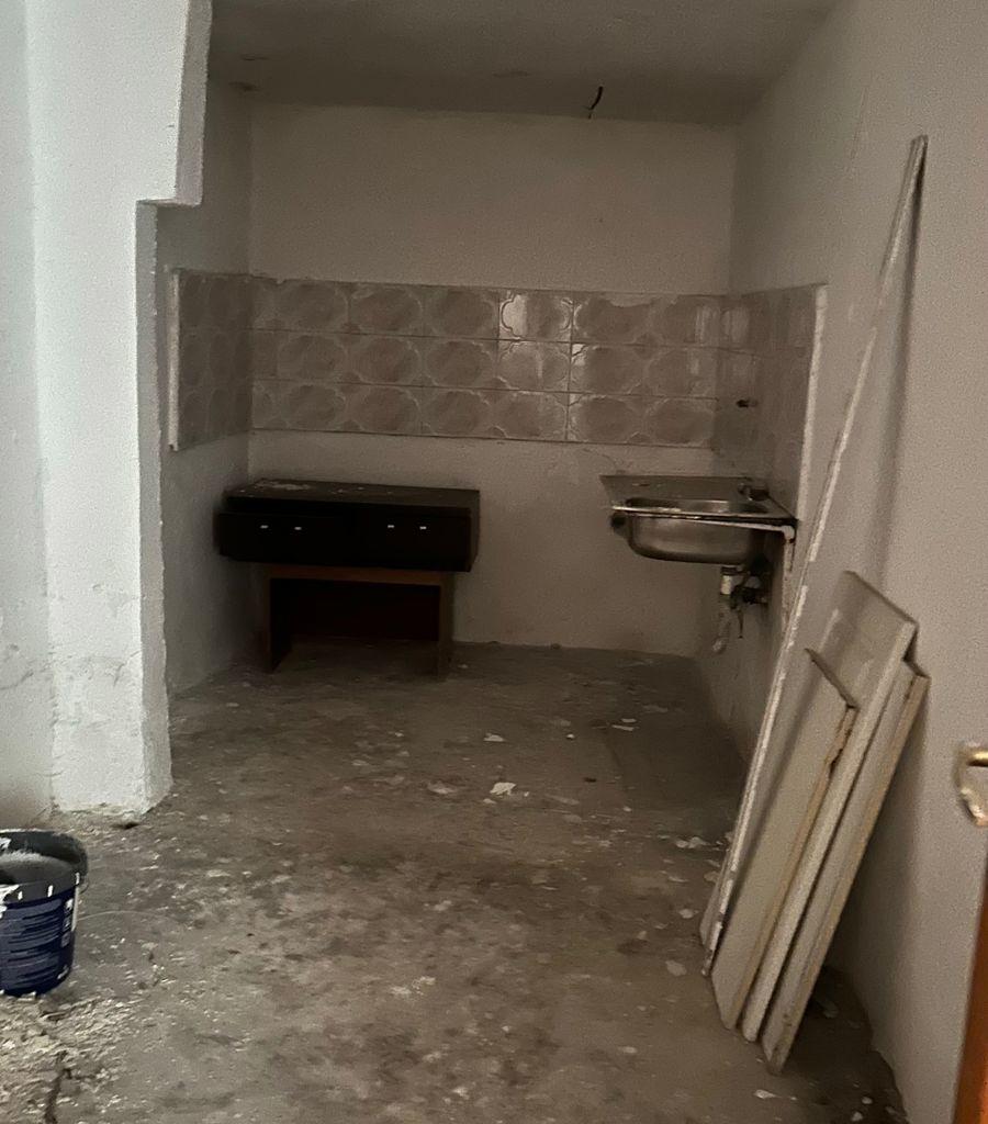 Shitet shtepi e vjeter+truall tek Ish Rajoni Policise