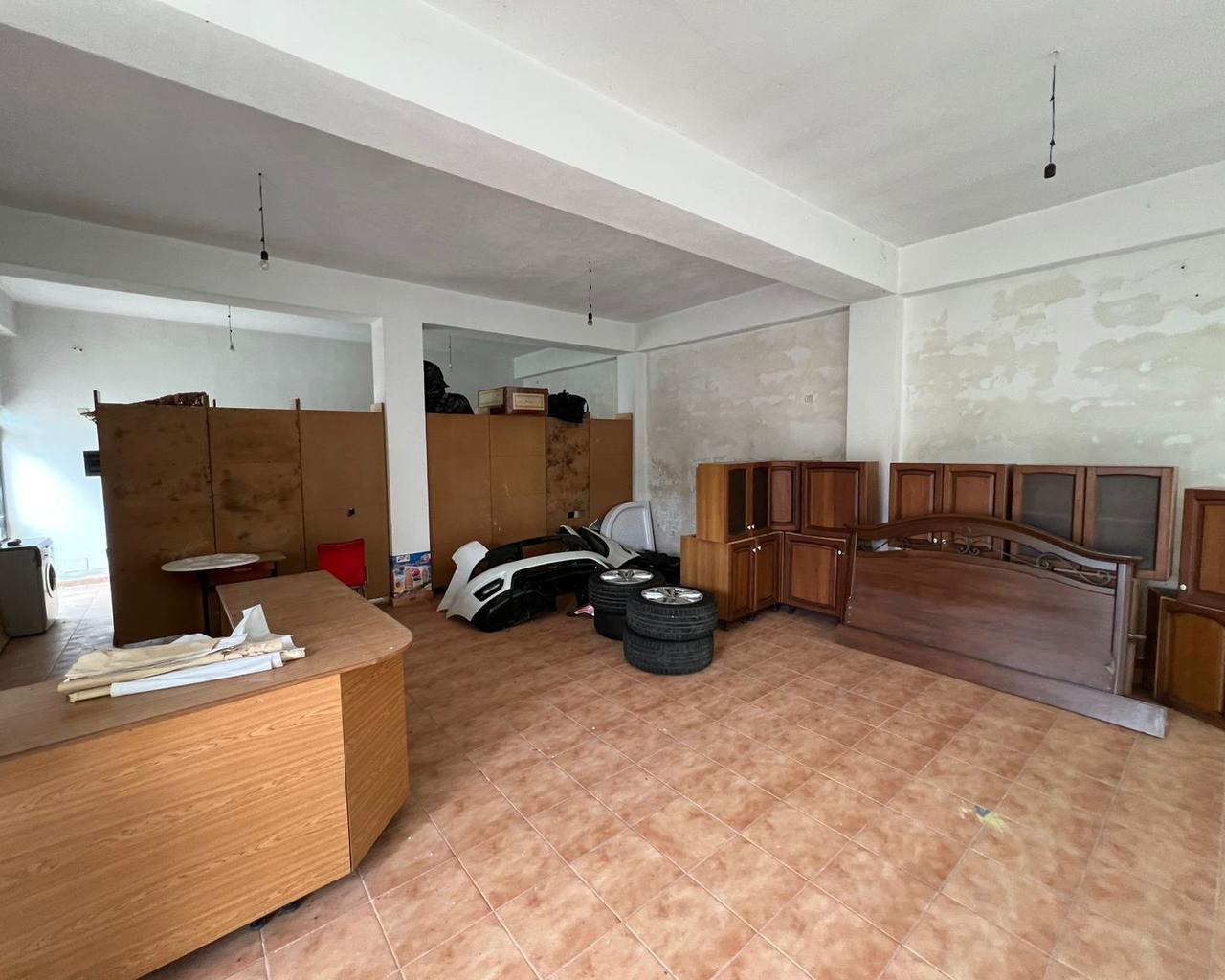 SHITET NDERTES 1 KATESHE 120m2 + 361 m2 TRUALL XHAFZOTAJ DR
