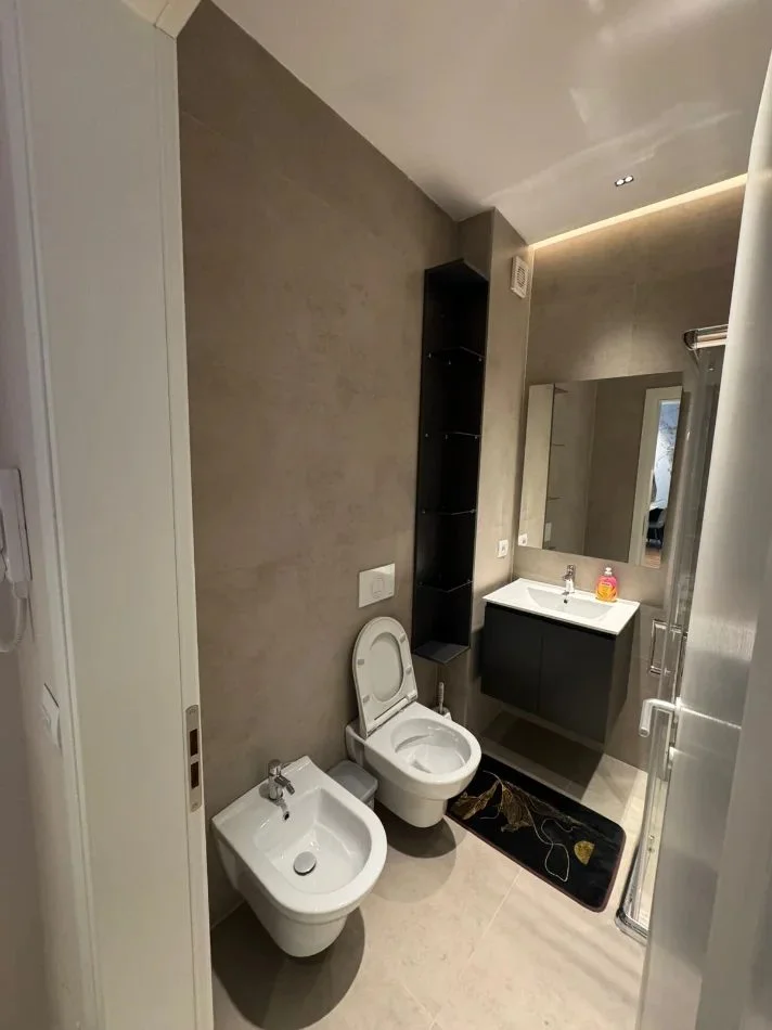 Tirana, affitto di appartamento 1+1 al settimo piano, 70 m², 800 € (Via Jordan Misja)