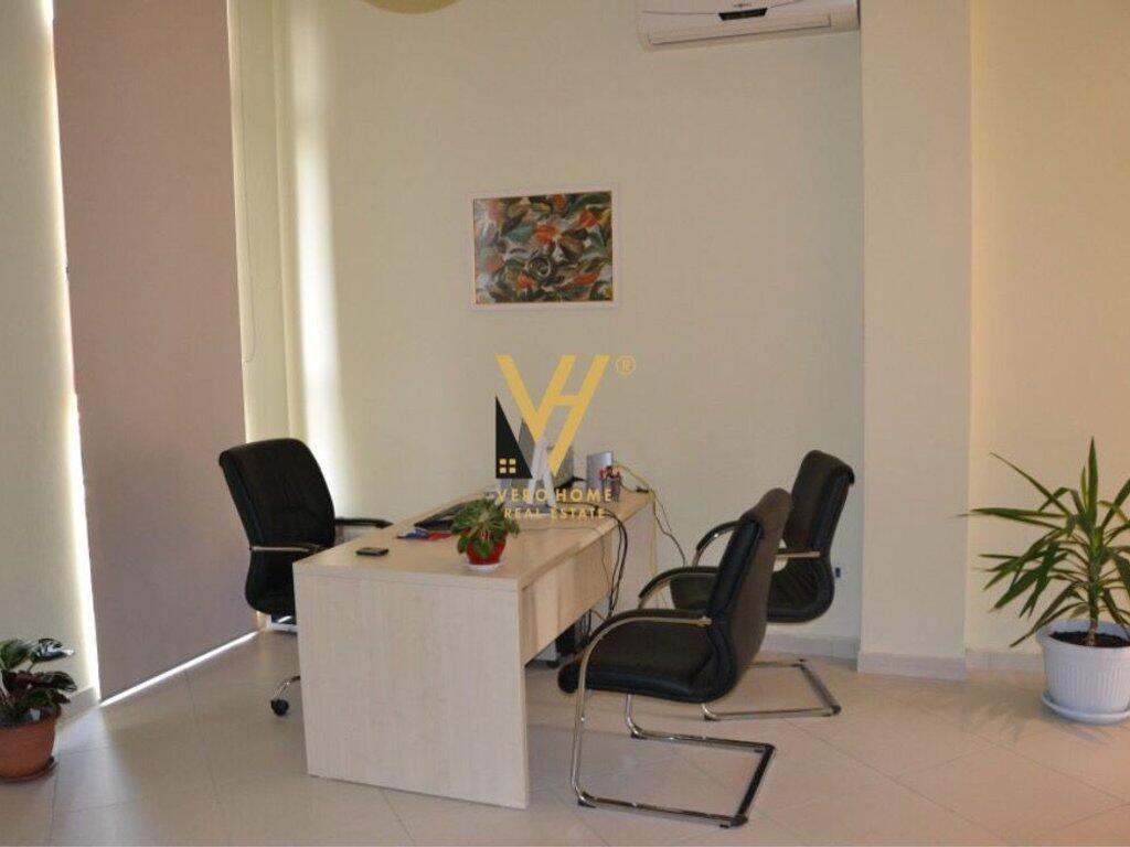 JEPET AMBIENT BIZNESI 40 M2 ME QIRA TE RR.DIBRES 48.000 LEKE