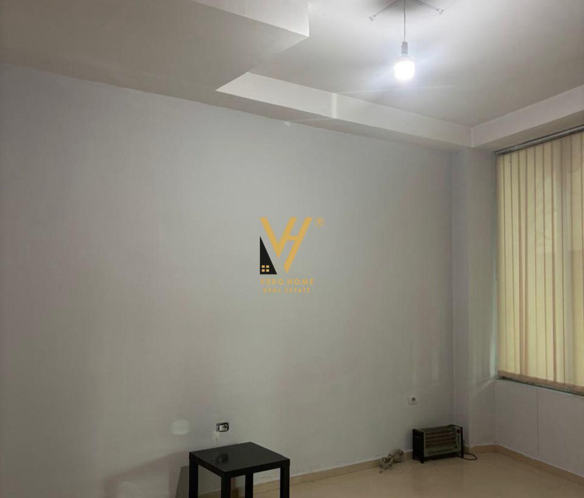 Affitto Locale di 60 m² in zona Parisi