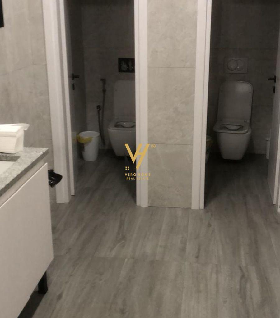 Affitto Ufficio di 455 m2 in Via Hoxha Tahsim - 5.000 euro