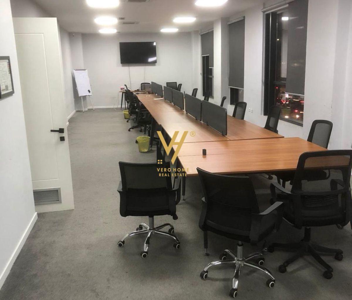 Affitto Ufficio di 455 m2 in Via Hoxha Tahsim - 5.000 euro