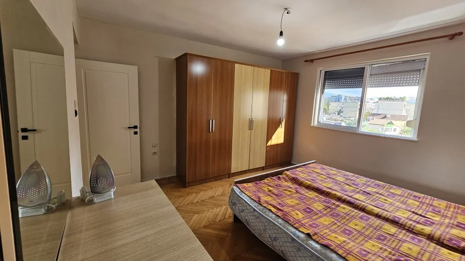 Tirane, affitto mensile appartamento 2+1 Piano 5, 80 m² 500 € (NUOVA MATERNITÀ)