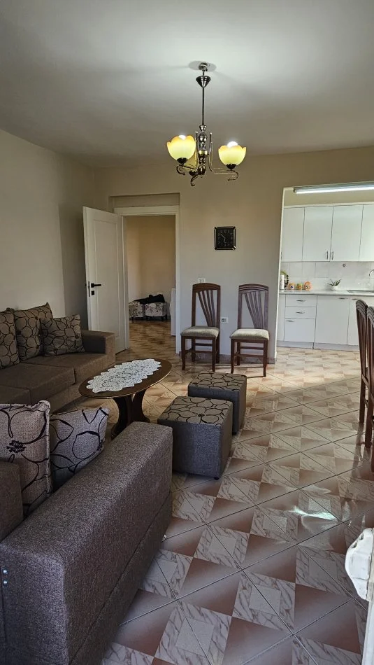 Tirane, affitto mensile appartamento 2+1 Piano 5, 80 m² 500 € (NUOVA MATERNITÀ)