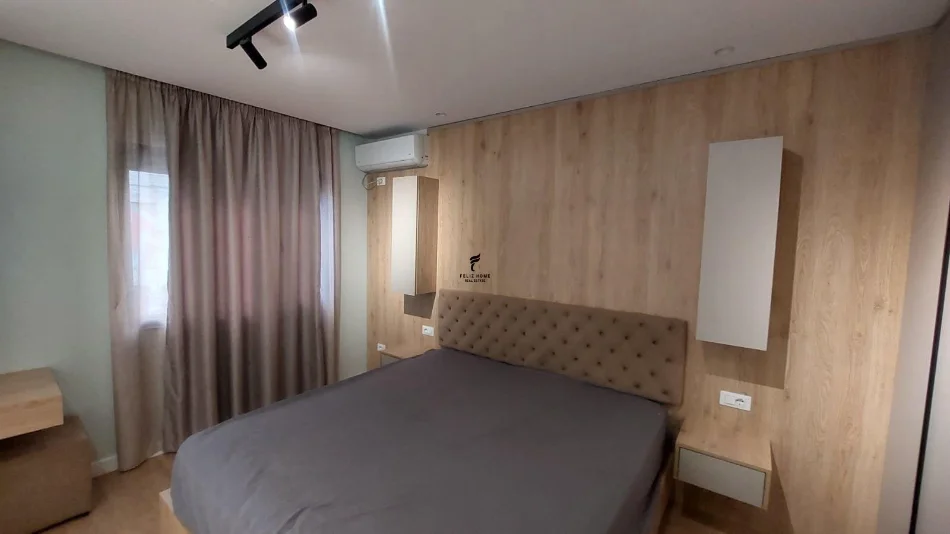 Tirane, affitto appartamento 1+1 al quarto piano, 70 m², 700 € (COMUNE DI PARISIT)