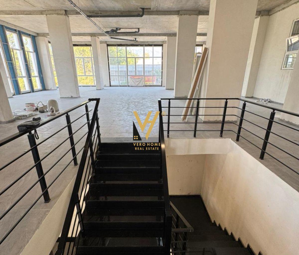 COMMERCIAL SPACE FOR RENT 1,100 m2 ON RI BOULEVARDS 6,800 EURO