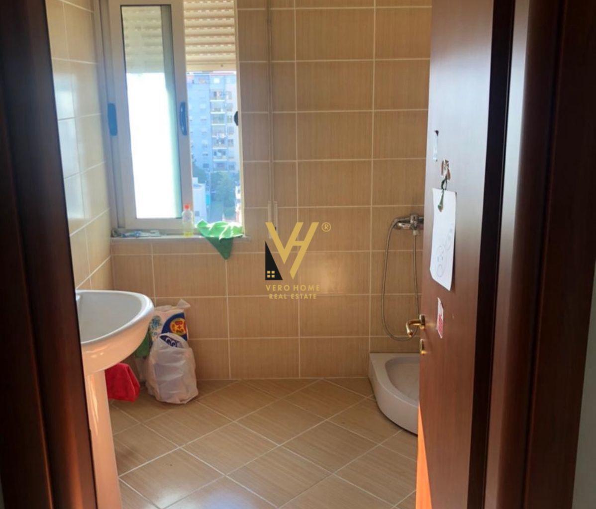 Affitto ufficio di 107 m² in via Jordan Misja a 600 euro