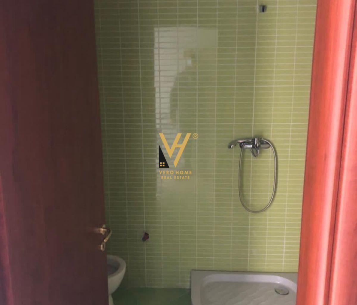 Affitto ufficio di 107 m² in via Jordan Misja a 600 euro