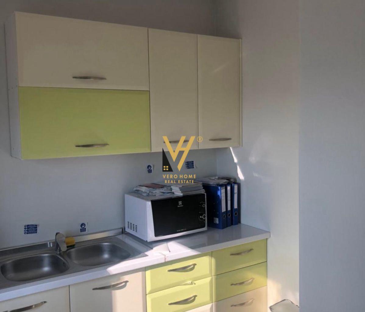 Affitto ufficio di 107 m² in via Jordan Misja a 600 euro