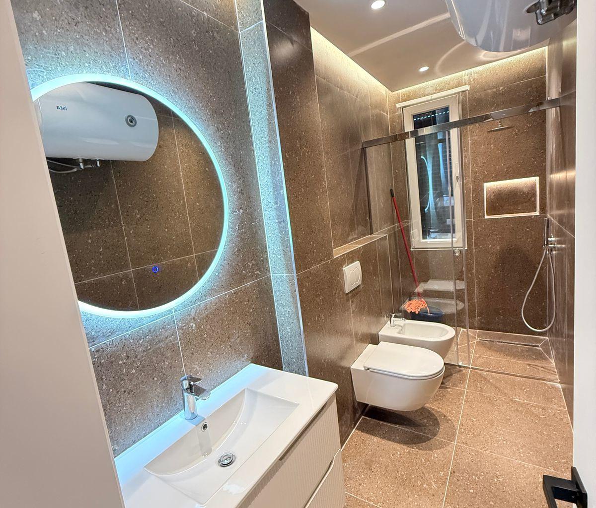🏡 SHITET APPARTAMENTO 2+1 – BULEVARDI ZHAN D'ARK