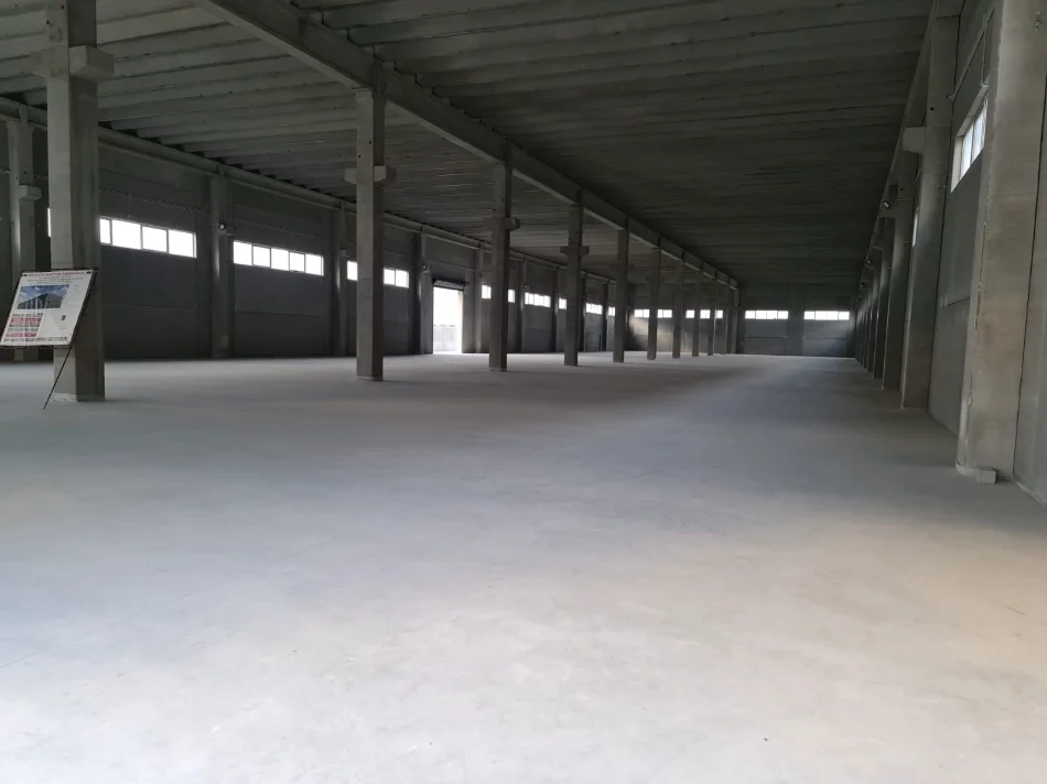 Tirane, jepet me qera magazine Kati 0, 3.500 m² 10.500 € (AUTOSTRADA TIRANE-DURRES)