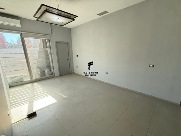 Tirane, affitto ufficio al piano 2, 916 m² 18.000 € (VIA KAVAJES)