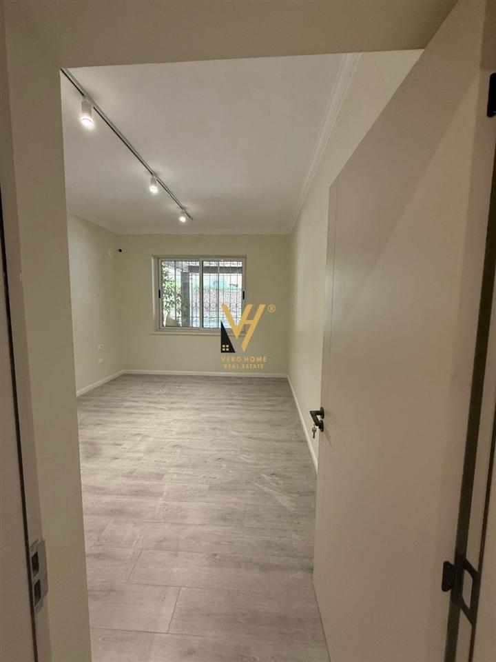 JEPET AMBIENT 80 M2 ME QIRA NE BLLOK 1.200 EURO