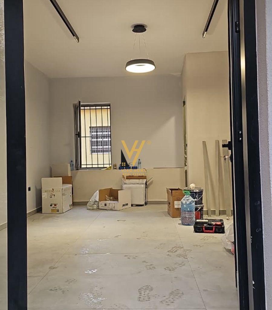 Affitto locale commerciale di 24 m² in via Him Kolli