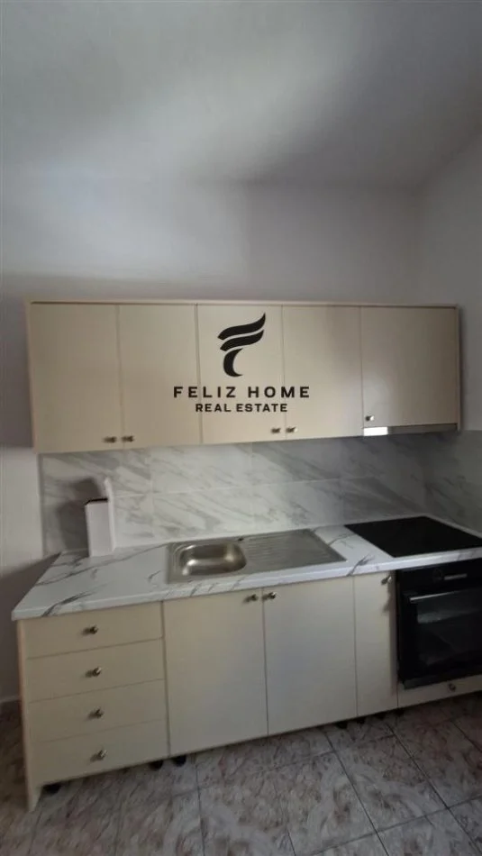 Tirane, affitto mensile appartamento 1+1 Piano 2, 90 m² 500 € (VIA DURRESIT)