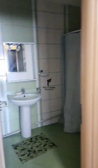 Tirane, affitto appartamento 1+1 Piano 3, 90 m² 360 € (FRESKU)
