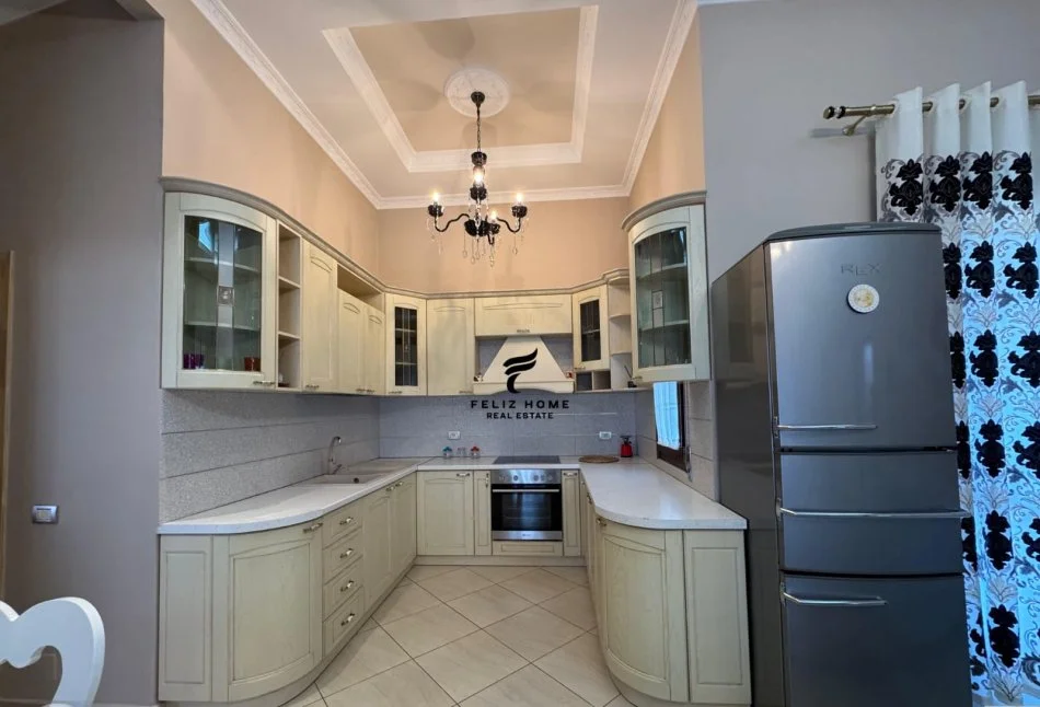 Tirane, affitto appartamento 2+1 Piano 5, 200 m² 800 € (KOPSHTI BOTANIK)