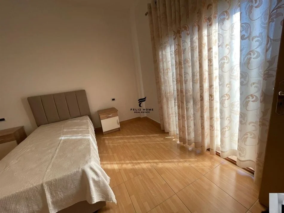 Tirana, affitto appartamento 2+1 con balcone al 4° piano, 100 m², 600 € (DON BOSKO)