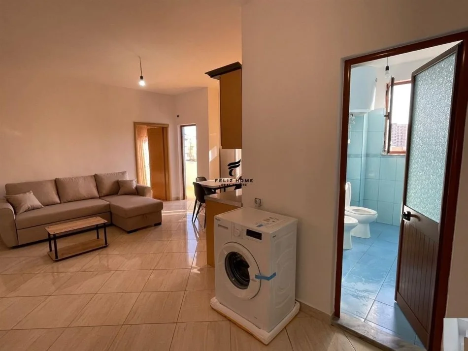 Tirana, affitto appartamento 2+1 con balcone al 4° piano, 100 m², 600 € (DON BOSKO)
