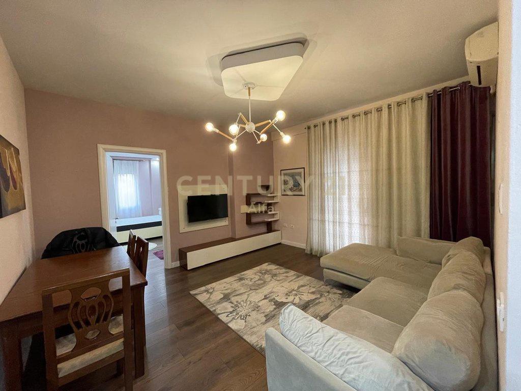 JEPET PËR QIRA, APARTAMENT 1+1, TEK LIQENI I THATË!