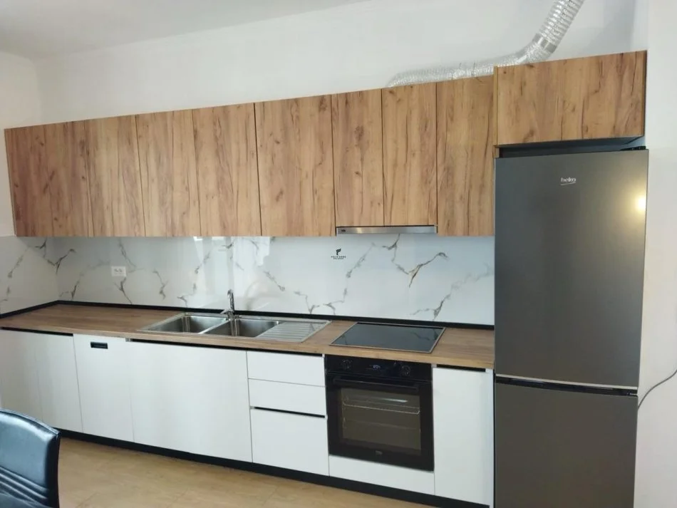 Tirane, affitto appartamento 2+1+Balcone Piano 8, 95 m² 700 € (ISTITUTO AVIATION)