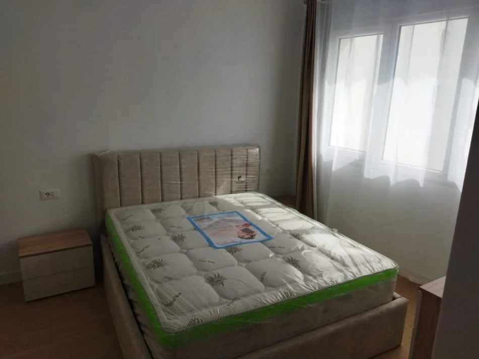 Tirane, affitto appartamento 2+1+Balcone Piano 8, 95 m² 700 € (ISTITUTO AVIATION)