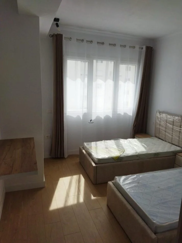 Tirane, affitto appartamento 2+1+Balcone Piano 8, 95 m² 700 € (ISTITUTO AVIATION)