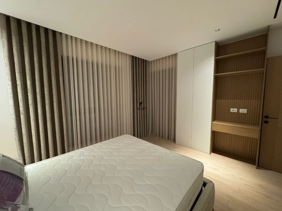 Tirane, affitto appartamento 1+1 al terzo piano, 68 m², 950 € (COMUNE DI PARISIT)