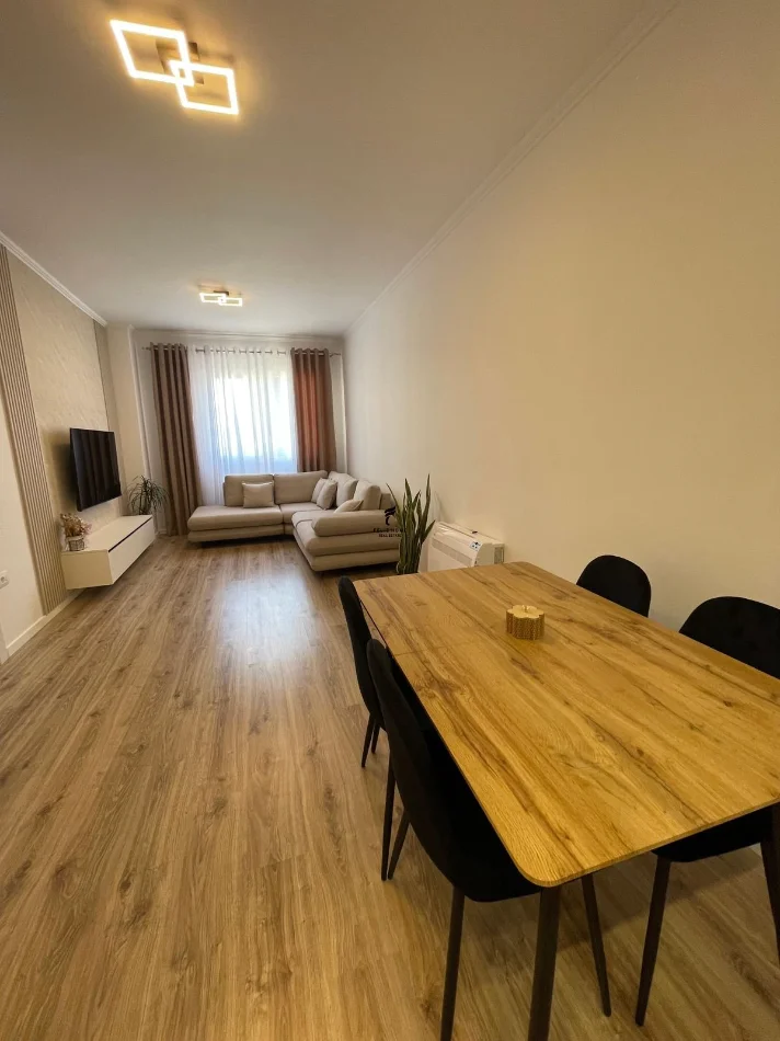 Tirane, affitto appartamento 1+1 Piano 3, 78 m² 650 € (LAPRAKE)